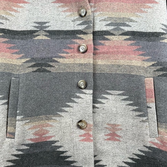 NWT Blue B Southwestern Aztec Print Shacket Relaxed Fit Button Up Cozy Sz Small - Picture 5 of 11